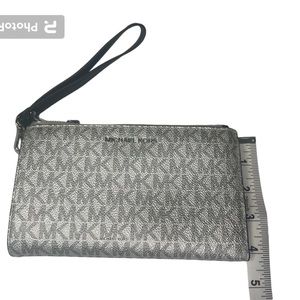 Michael Kors Wristlet Wallet